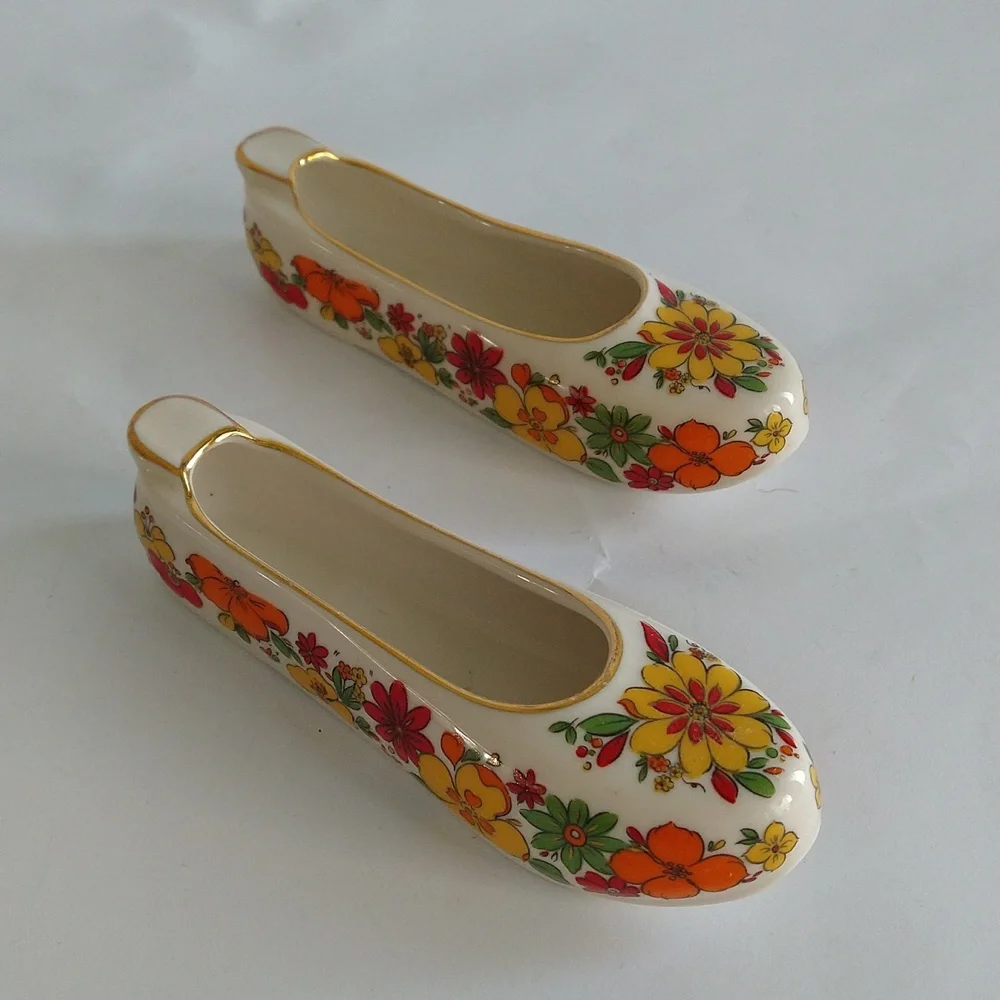 China Shoe Ashtrays Pair 1942 Haeng Nam Snow Bone Korea Shoes Flower Power